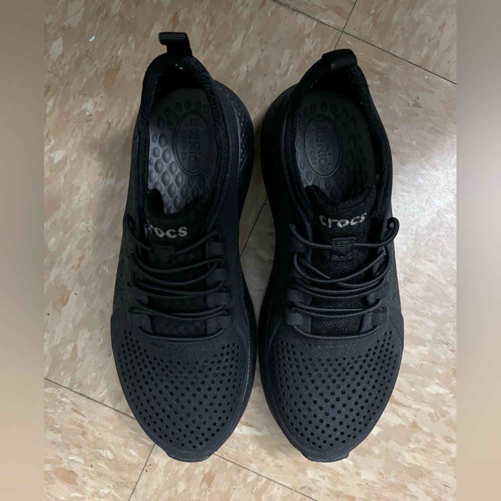 Crocs Sneakers